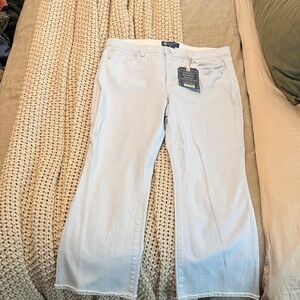 NWT Democracy Cropped Itty Bitty Flare SZ 16